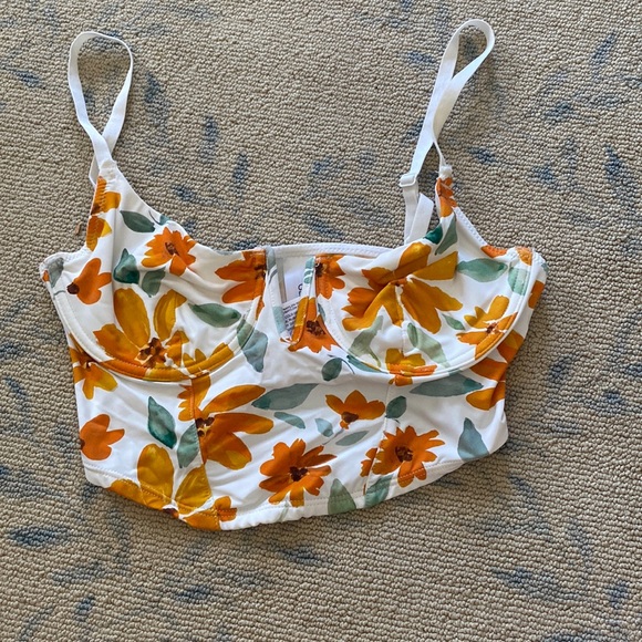 Glassons underwire floral tank - Picture 2 of 3